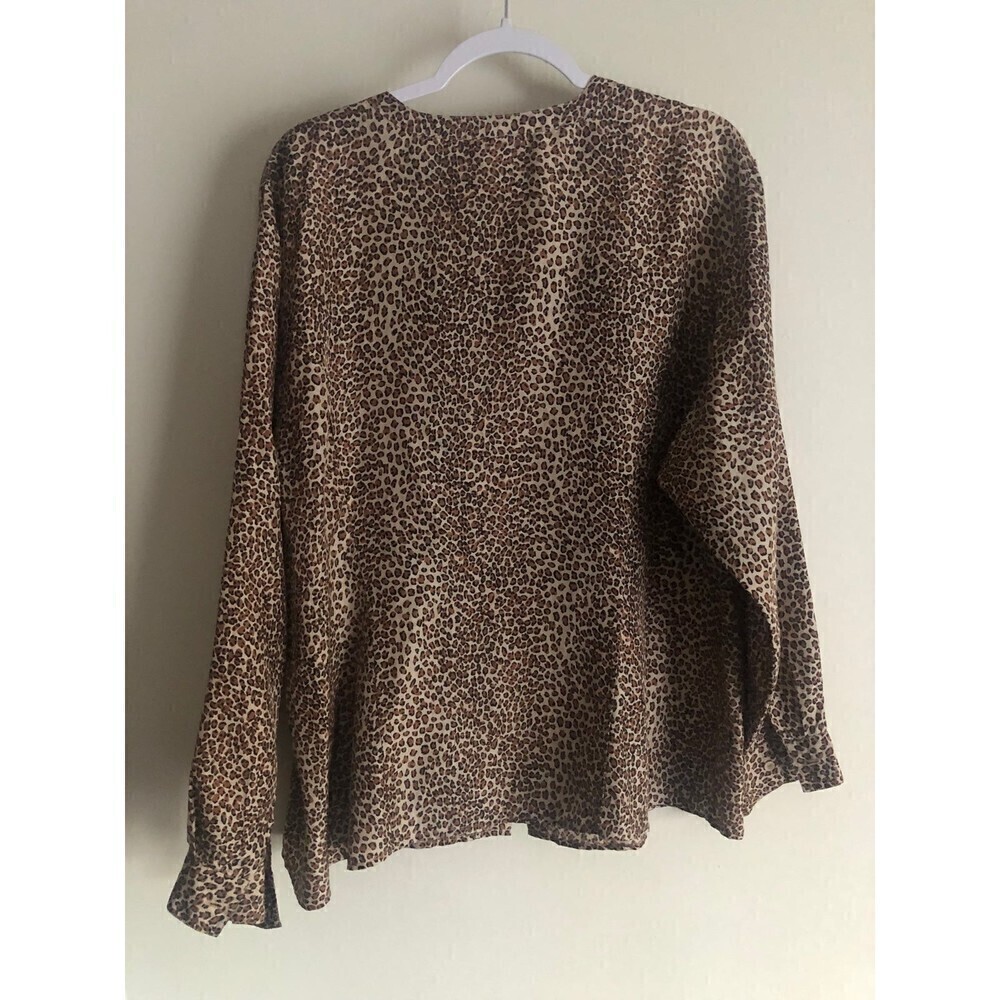 Stunt women’s 100% Silk Animal Print button down blouse - Picture 2 of 5